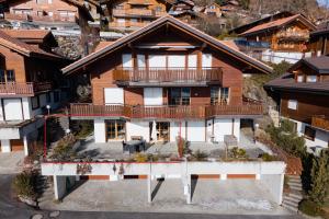 an aerial view of a house with a balcony at Alpenblick in Beatenberg +6 photos