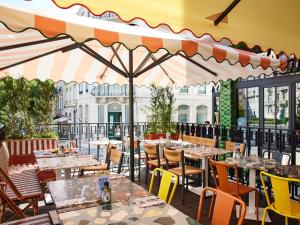 an outdoor dining area with tables and chairs at Mama Shelter Lisboa in Lisbon