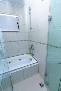 a bathroom with a shower and a bath tub at Casa do Henrique 2 in Sorocaba +22 photos