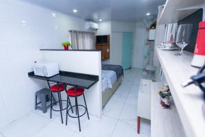 a small kitchen and living room with a bed at Casa do Henrique 2 in Sorocaba
