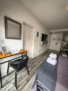 a room with a bed and a desk and a chair at @juanbjustoapartamento in Buenos Aires