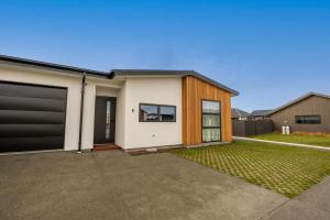 a house with a garage at Heavenly Hideaway, House B in Twizel
