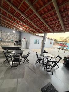 a patio with a table and chairs and a kitchen at Recanto da vale Rs in Três Marias +2 photos
