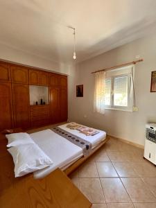 a bedroom with a large bed and a window at Komi Seaside Living in Kómi