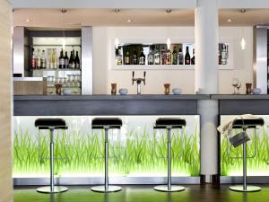 a bar with some grass on the counter at ibis Berlin Dreilinden in Kleinmachnow