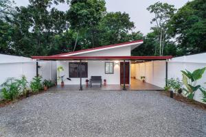a white house with a red roof at Arenal Pecpen in Fortuna