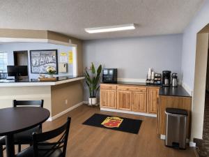 a kitchen with a counter and a table and chairs at Super 8 by Wyndham Blackwell in Blackwell +13 photos