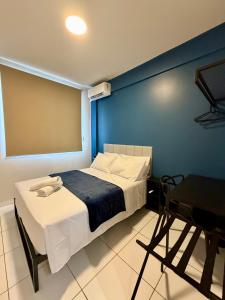 a hospital room with a bed and a table at Apto com 2 quartos e A/C no Centro in Montes Claros