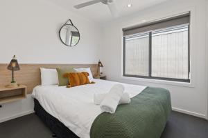 a bedroom with a large bed with a window at Tasman Holiday Parks - Lake Mulwala in Mulwala +88 photos