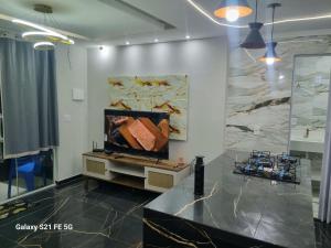 a room with a large painting on the wall at Barrinha Beach flats in Saquarema