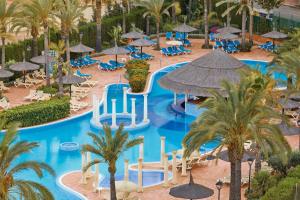 an overhead view of a pool at a resort at SOL by Meliá Pelícanos Ocas in Benidorm