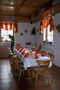 Restaurace v ubytování Gasthof zum Döhlerwald