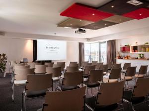a room with chairs and a projection screen at Mercure Villefranche-sur-Saône in Villefranche-sur-Saône