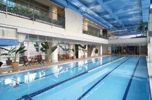 a large swimming pool in a large building at LIDO FORESTRY SPA RESORT in Yangmei