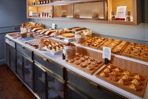 a bakery with many different types of pastries on display at Palacio de Avilés, Affiliated by Meliá in Avilés +12 photos