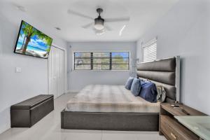 a bedroom with a large bed and a window at Modern Miami Oversized 3 Bedroom in Central Location in Miami