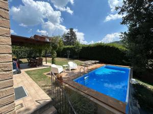 a swimming pool in the backyard of a house at Nice villa with pool and garden in Fermignano