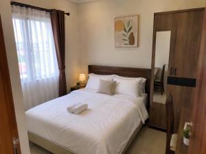 a bedroom with a large bed with white sheets at Terrace SSS Homes in Araguaína