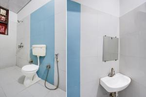 a bathroom with a toilet and a sink at Hotel O Patel Nagar Patna Formerly Princess Home in Patna