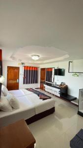 a bedroom with a large bed in a room at Jirawan Hotel in Ko Samed