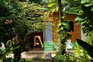 สวนหย่อมนอก OYO 1163 Eden Hostel