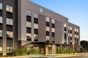 an office building with a sign that reads intelligent buildings at Hyatt Studios Chesapeake in Chesapeake