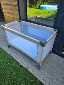 a bath tub sitting on the grass next to a window at Ferienwohnung NR3 in Großräschen