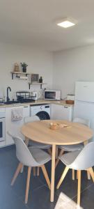 a wooden table and chairs in a kitchen at Refúgio das Regadinhas in Santa Cruz