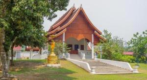 a small building with steps and a statue in front of it at Feel good in Pai