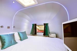 Säng eller sängar i ett rum på Brooks Guesthouse Bristol