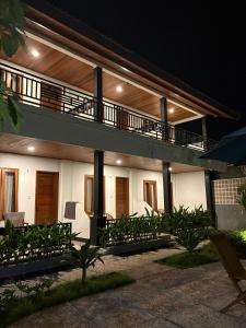 a house with a balcony at night at Lantis Corp Inn in Sengkol