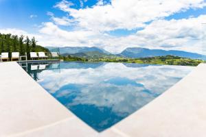 a swimming pool with a view of mountains at Villa del Poggio Prosecco Bike Hotel in San Pietro di Feletto