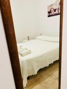 a mirror reflection of a bed in a bedroom at A casa di Meggie in Dogliola