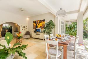 a dining room with a table and chairs at Villa Lodek Deluxe in Seminyak
