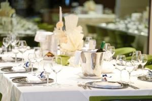 a table with glasses and a bucket of wine at UNA Hotels La Martella Matera in Matera
