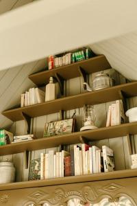 a shelf filled with books in a room at Clos des sentiles in Perros-Guirec