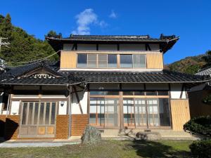 a house with a japanese roof at JIKKA KYOTO MAIZURU Private - Kominka House for Groups & Families - Vacation STAY 21302 in Kuradani