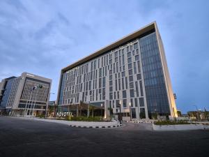 a large office building with a lot of windows at Novotel Dhahran Hotel & Residences in Dhahran +1 photo