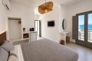 a bedroom with a bed and a view of the ocean at Danа̃e Sun&Sea Stays in Livadi