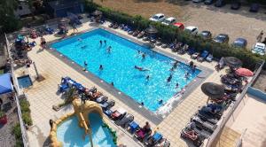 an overhead view of a swimming pool with people in it at Chalet privilège Parc de la Chesnaie in Autruy-sur-Juine +6 photos