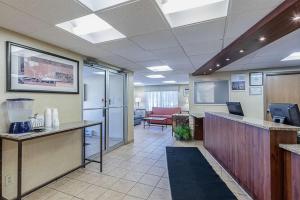 an office with a reception desk and a waiting room at Motel 6-La Crosse, WI in La Crosse