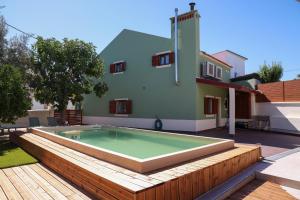 a pool in the backyard of a house at Casa Alvega - 50m do Rio - Piscina com Hidromassagem in Alvega