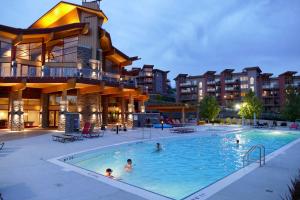 a pool at a hotel with people in the water at Copper Oasis in West Kelowna