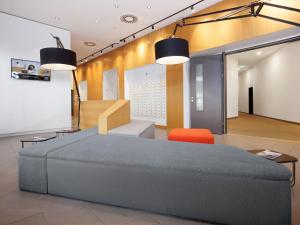 a living room with a couch and a chair at smartments Wien Hauptbahnhof - Serviced Apartments in Vienna