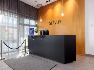 an office with a reception desk with a sign on the wall at smartments Wien Hauptbahnhof - Serviced Apartments in Vienna