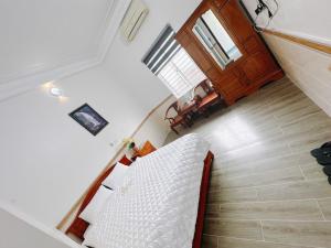 an overhead view of a staircase in a house at Bảo Yến HOTEL in Bản Khe Rạn