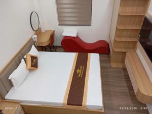 a small room with a bed and a staircase at Nam Thanh Hotel in Nhật Tựu