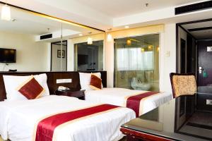 Letto o letti in una camera di New World Hotel