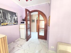 a hallway with an open door in a house at Dream holiday in Mestre