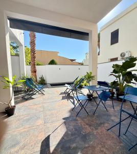 a patio with chairs and a table on a building at SiRiuS rooms & charme in Villasimius